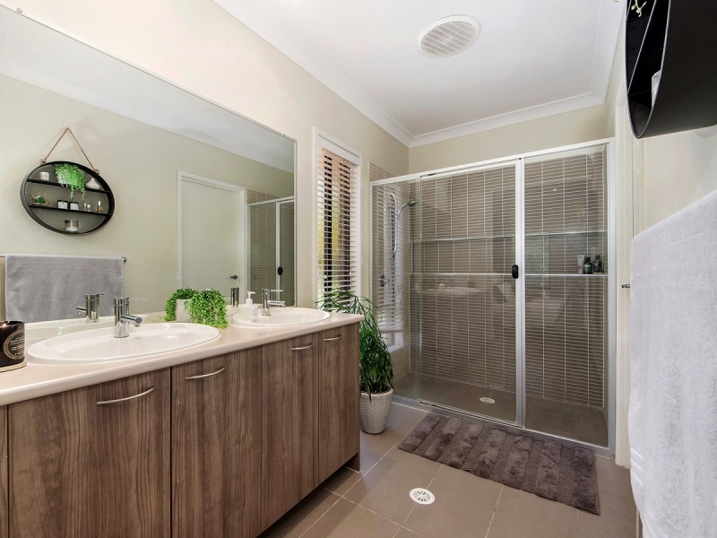 4 Rustyplum Court, Reedy Creek QLD 4227