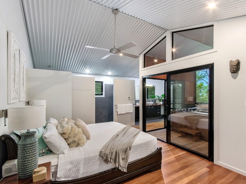 9-11 Ridgeview Crescent, Bonogin QLD 4213