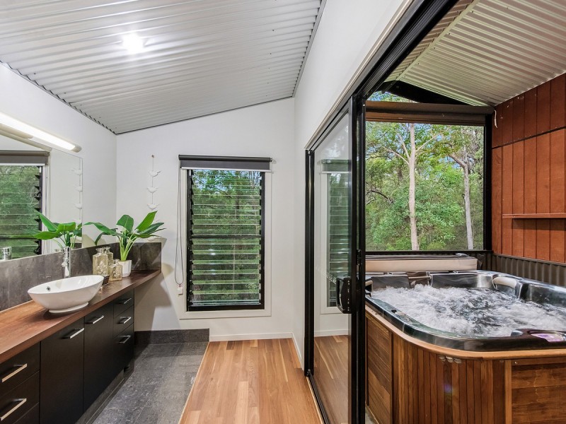 9-11 Ridgeview Crescent, Bonogin QLD 4213