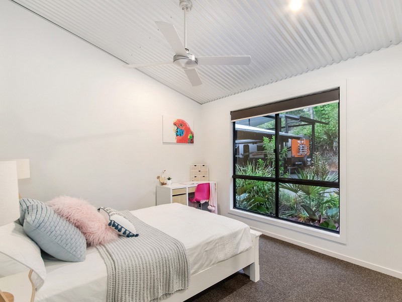 9-11 Ridgeview Crescent, Bonogin QLD 4213