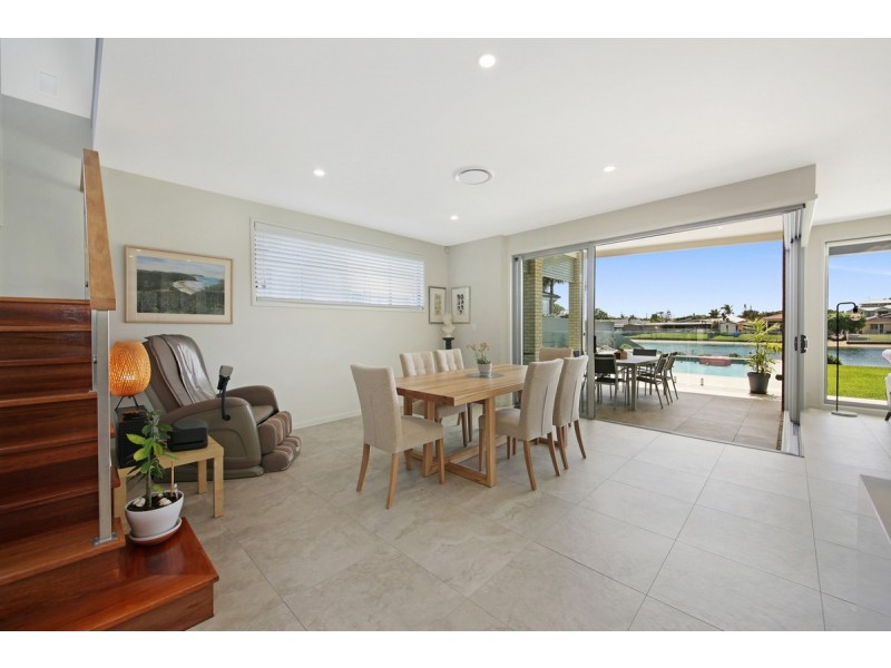 58 Mallawa Drive, Palm Beach QLD 4221