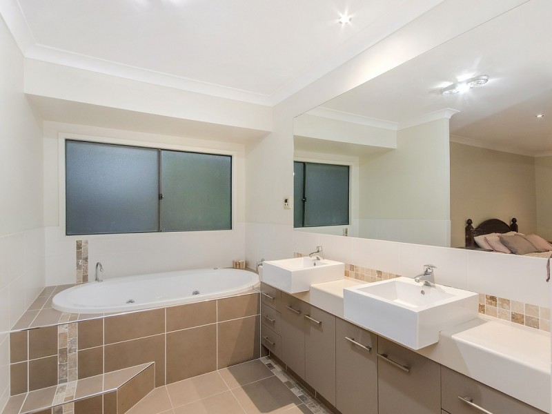 19 Laceflower Court, Reedy Creek QLD 4227