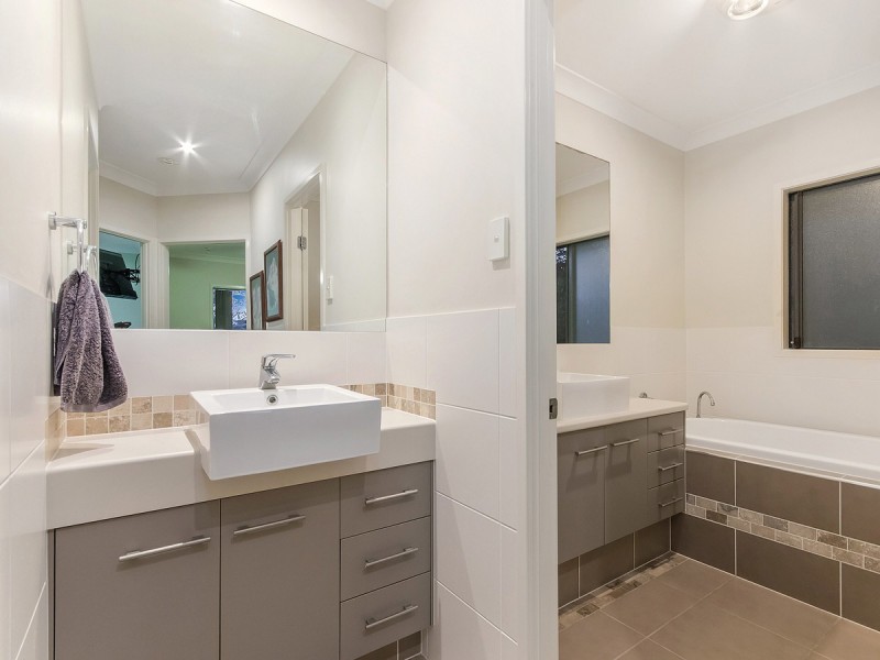 19 Laceflower Court, Reedy Creek QLD 4227