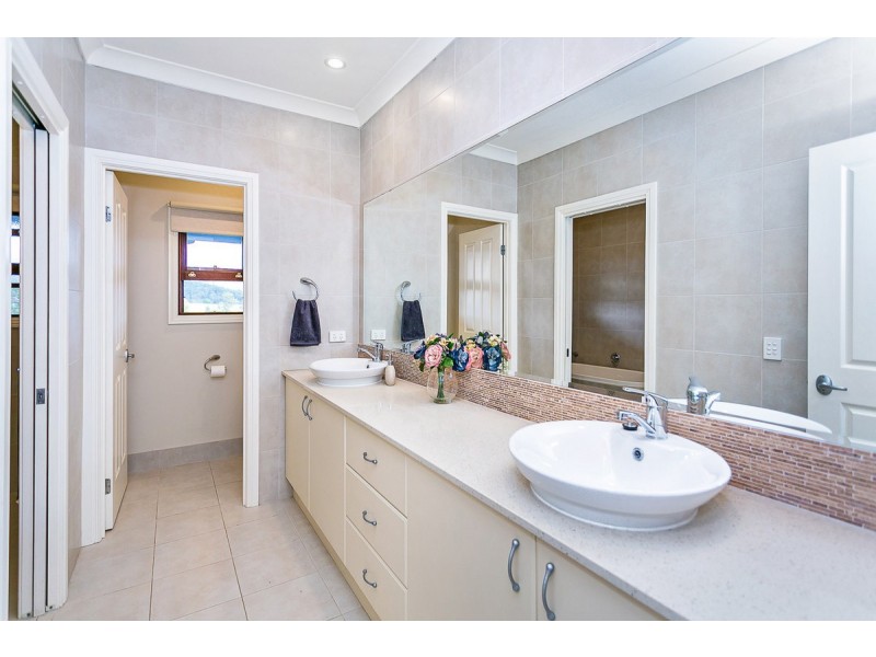 25 Mountain View Crest, Mount Nathan QLD 4211