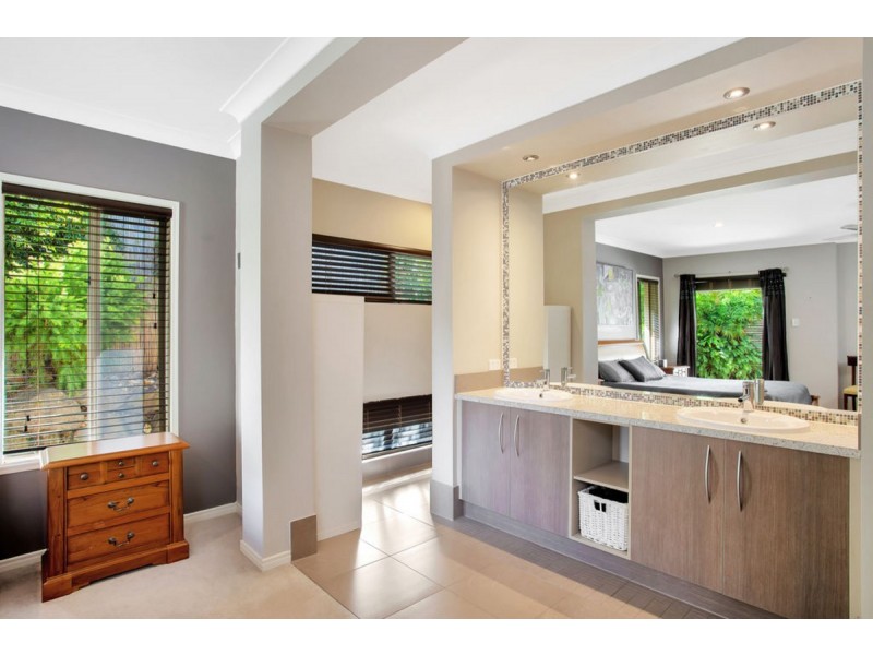 35 Willow Tree Drive, Reedy Creek QLD 4227