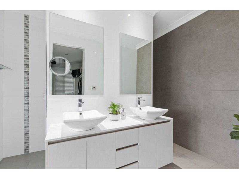 17 Stone Creek Drive, Upper Coomera QLD 4209