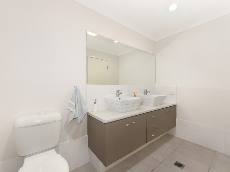 1/4 Worchester Terrace, Reedy Creek QLD 4227