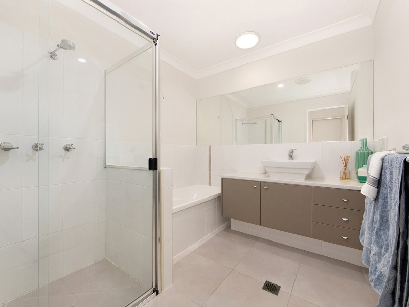 1/4 Worchester Terrace, Reedy Creek QLD 4227