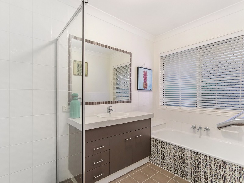 11 Boambee Court, Reedy Creek QLD 4227