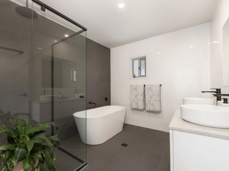 22 Kingcrest Drive, Reedy Creek QLD 4227