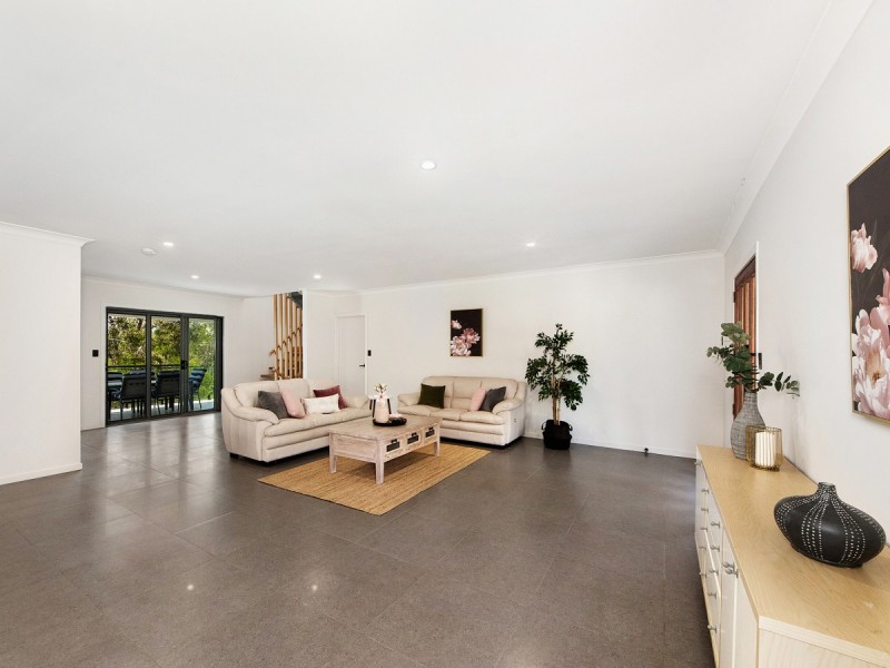 22 Kingcrest Drive, Reedy Creek QLD 4227