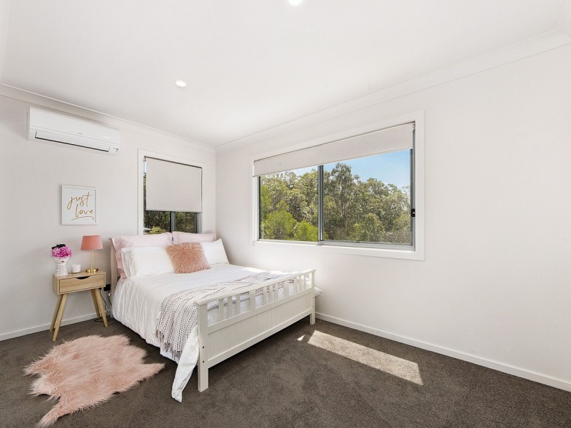 22 Kingcrest Drive, Reedy Creek QLD 4227