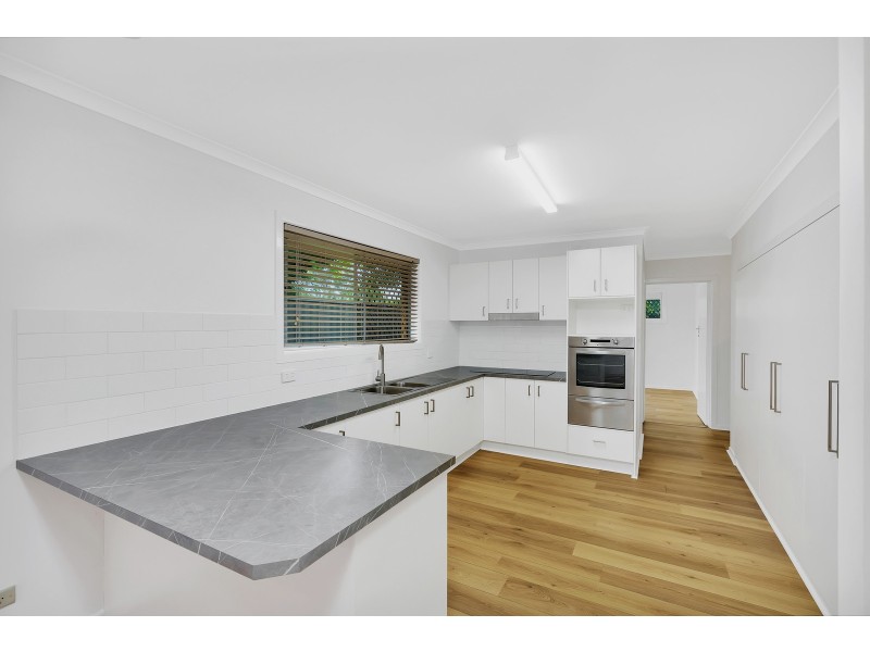 140 Bamboo Avenue, Benowa QLD 4217