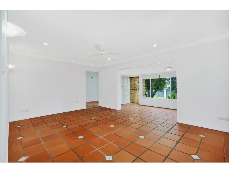 140 Bamboo Avenue, Benowa QLD 4217