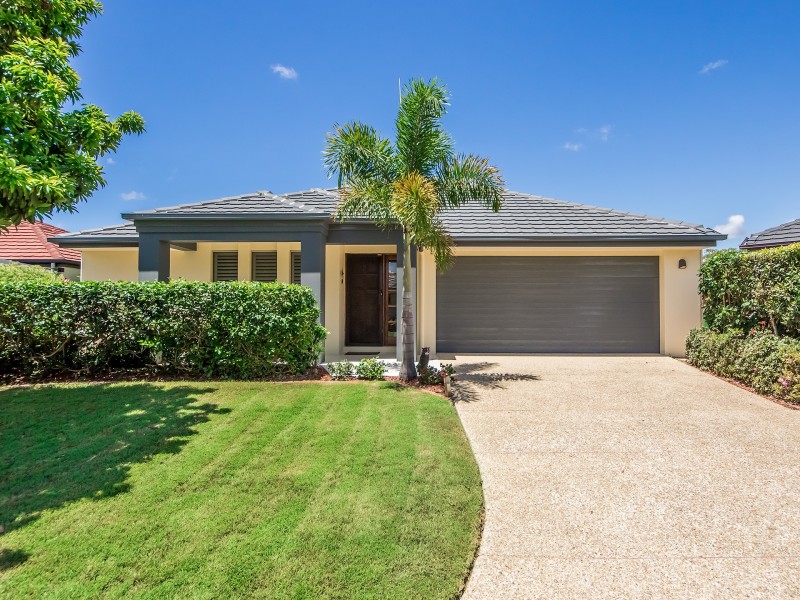 4 Josh Court, Ashmore QLD 4214