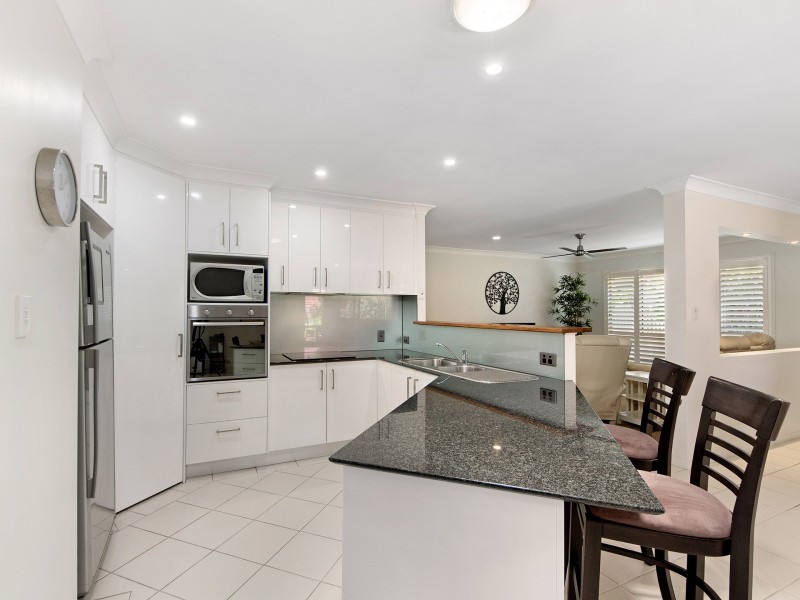 4 Josh Court, Ashmore QLD 4214