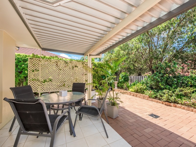 4 Josh Court, Ashmore QLD 4214