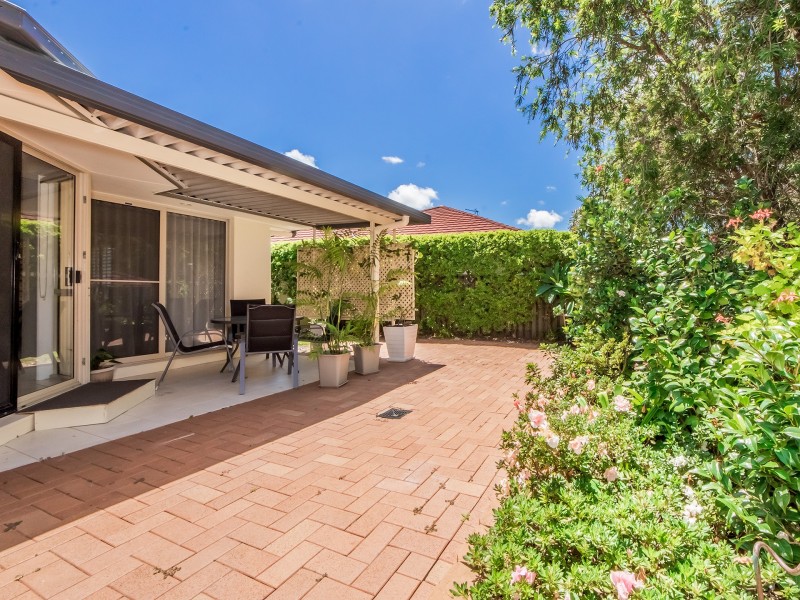 4 Josh Court, Ashmore QLD 4214