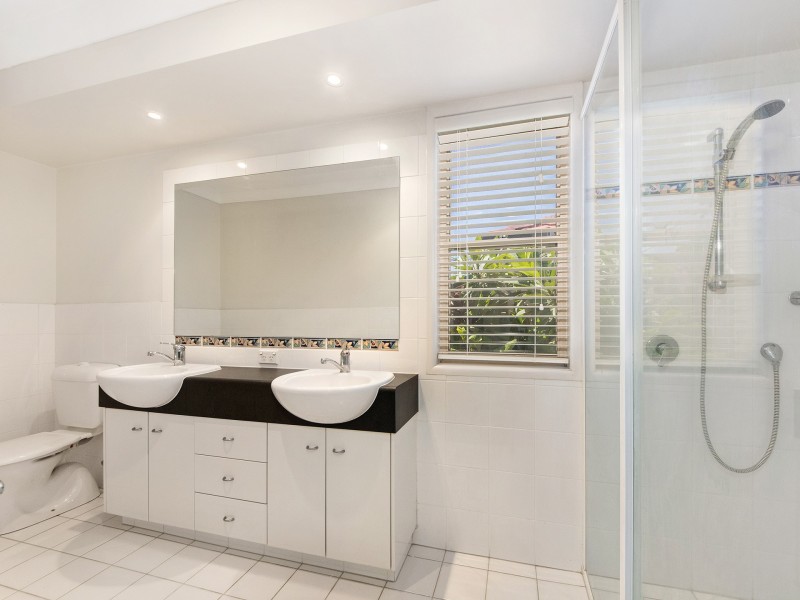 4 Josh Court, Ashmore QLD 4214