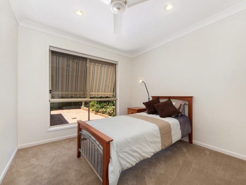 4 Josh Court, Ashmore QLD 4214