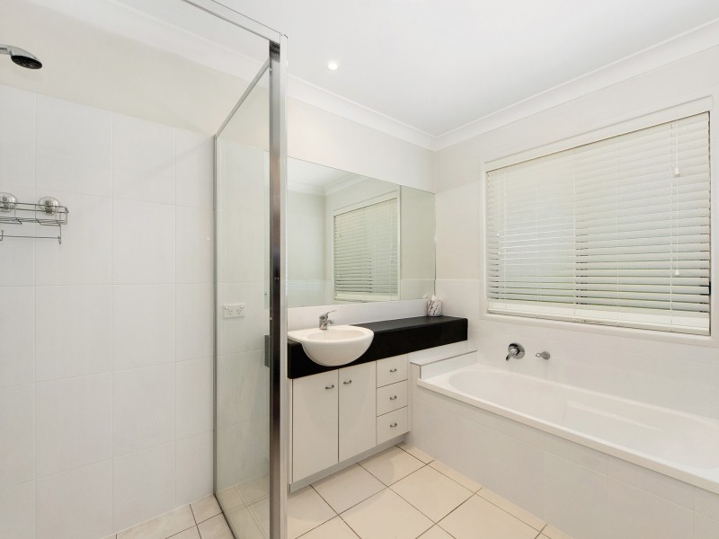 4 Josh Court, Ashmore QLD 4214