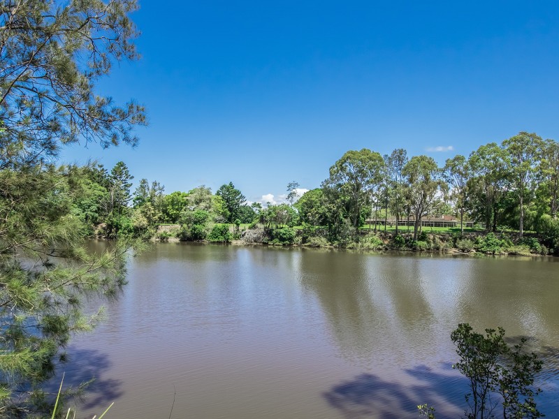 4 Josh Court, Ashmore QLD 4214