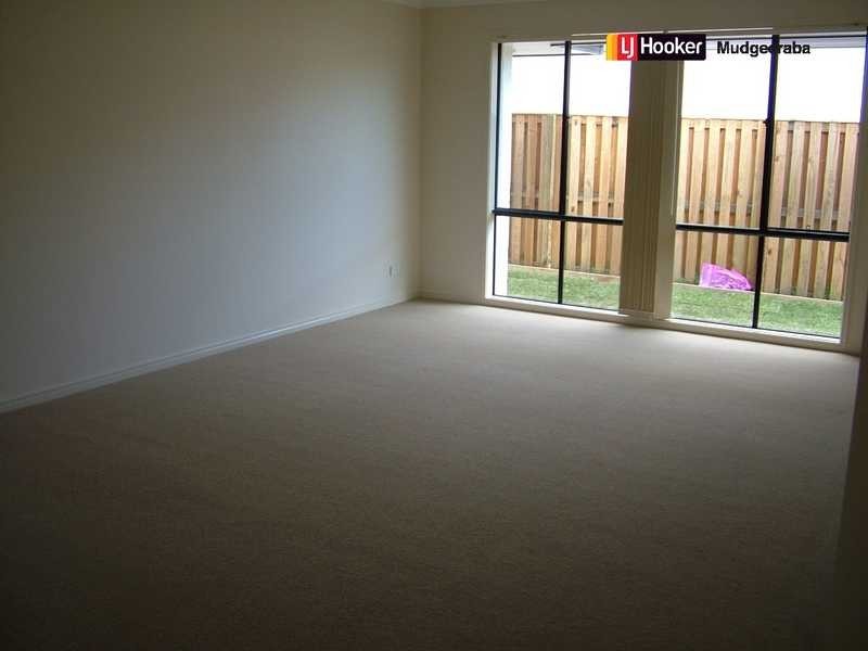 7 Burr Crt, Pacific Pines QLD 4211