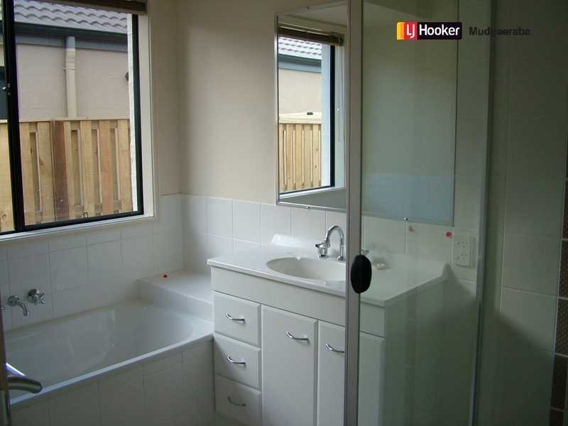 7 Burr Crt, Pacific Pines QLD 4211