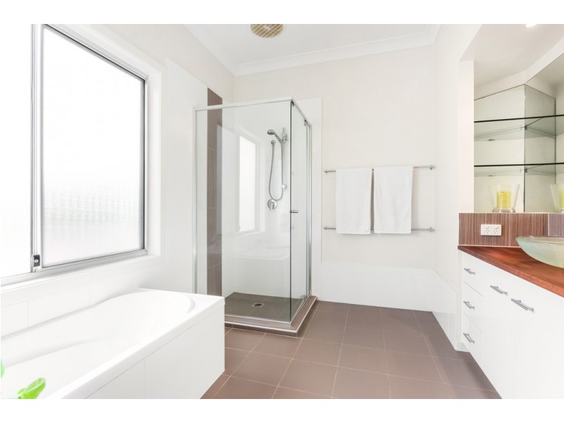 24 Ensor Street, Mudgeeraba QLD 4213