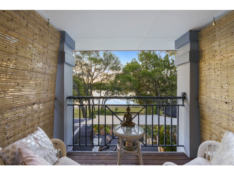 220/125 Hansford Road, Coombabah QLD 4216