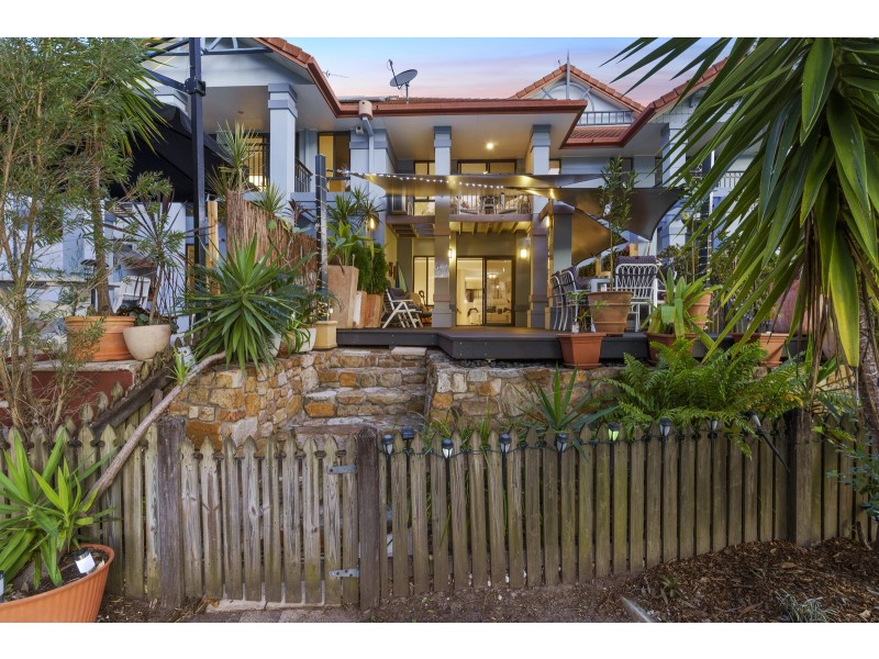 220/125 Hansford Road, Coombabah QLD 4216