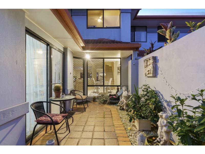 220/125 Hansford Road, Coombabah QLD 4216