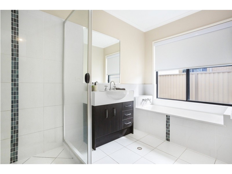 33 Boogaerdt Rise, Bonogin QLD 4213