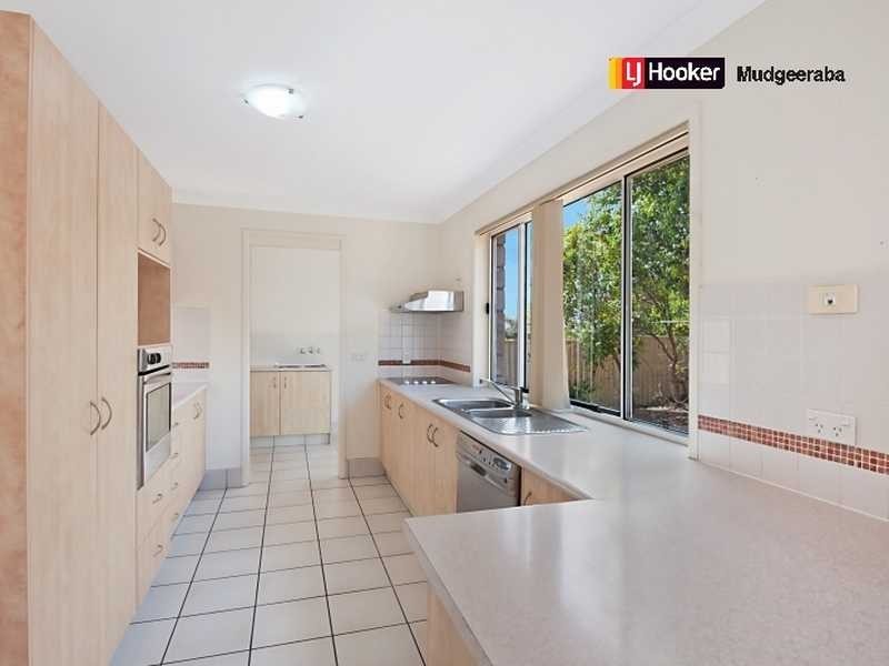 15 Mellissah Crescent, Arundel QLD 4214