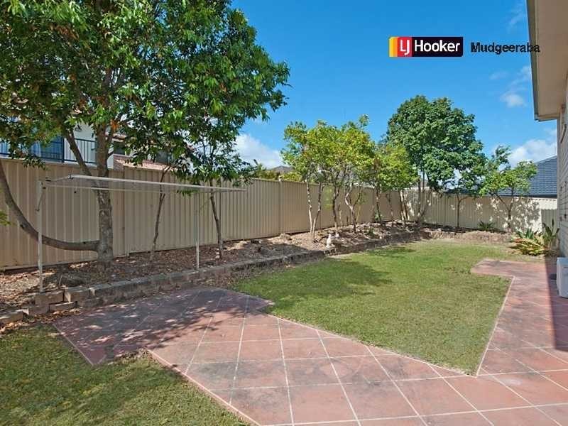 15 Mellissah Crescent, Arundel QLD 4214