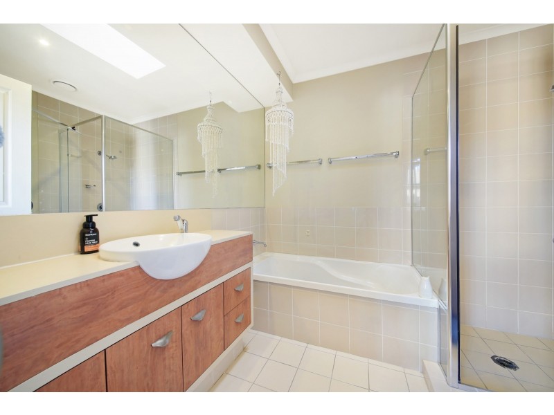 12/136 Palm Meadows Drive, Carrara QLD 4211