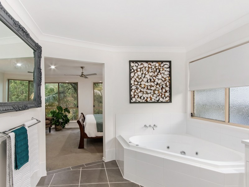 30 Willow Tree Drive, Reedy Creek QLD 4227