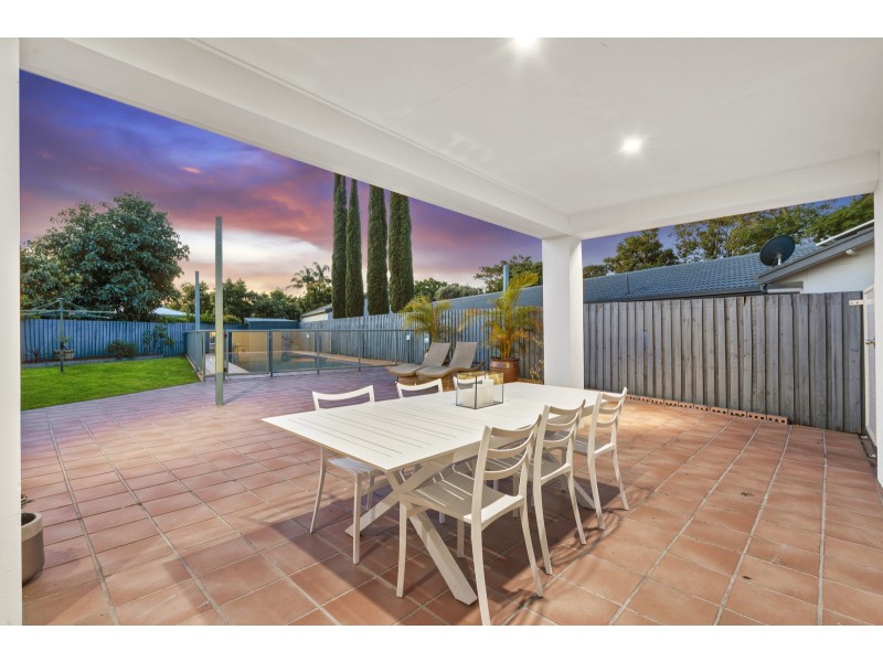 9 Goroka Court, Clear Island Waters QLD 4226