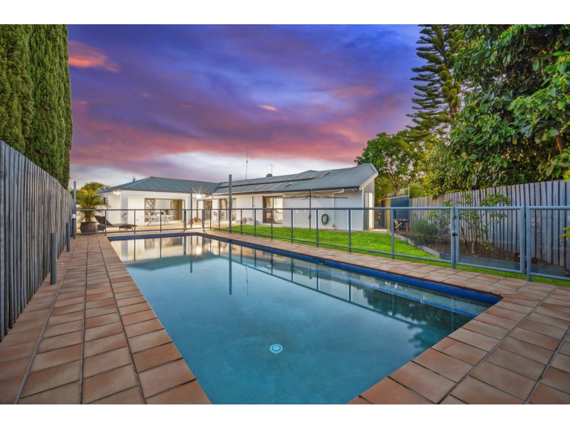 9 Goroka Court, Clear Island Waters QLD 4226