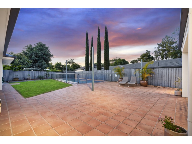 9 Goroka Court, Clear Island Waters QLD 4226