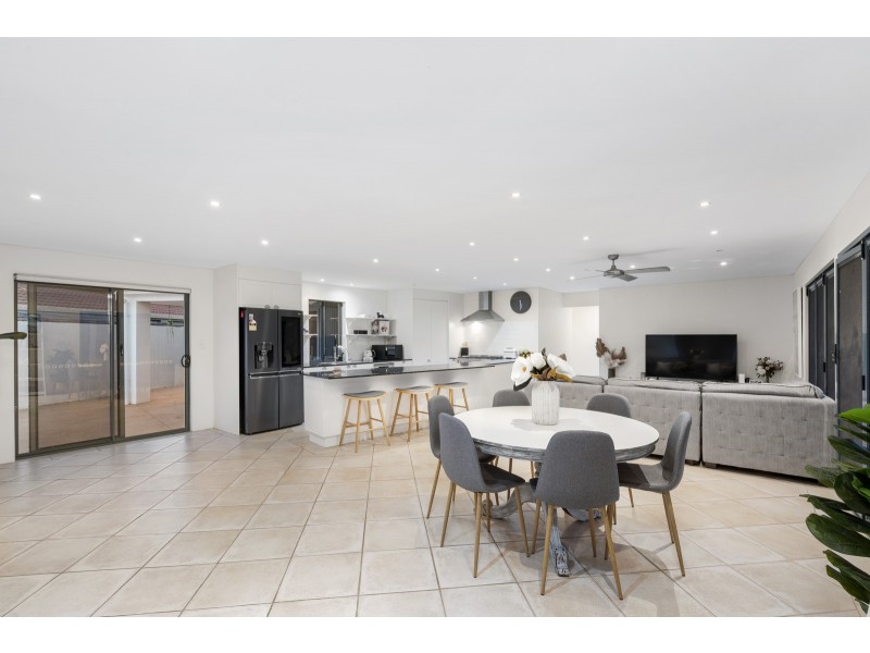 9 Goroka Court, Clear Island Waters QLD 4226