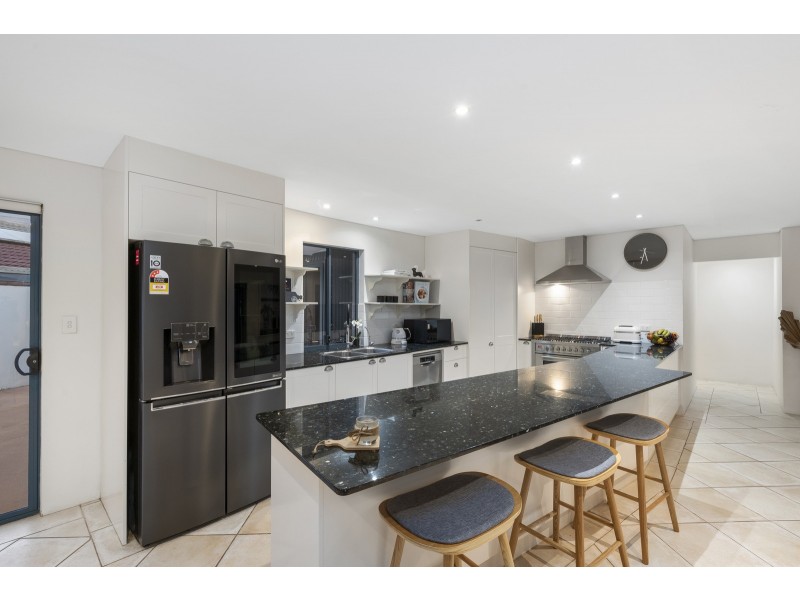 9 Goroka Court, Clear Island Waters QLD 4226