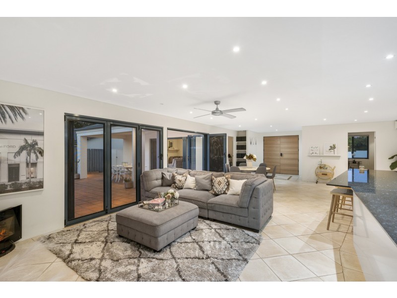 9 Goroka Court, Clear Island Waters QLD 4226