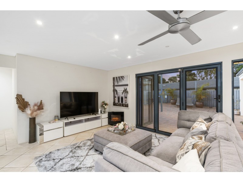 9 Goroka Court, Clear Island Waters QLD 4226