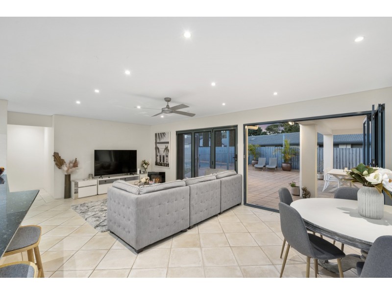 9 Goroka Court, Clear Island Waters QLD 4226