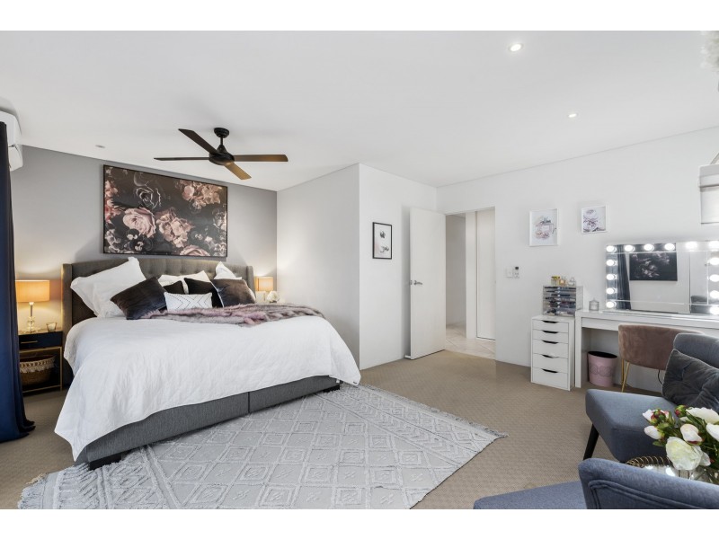 9 Goroka Court, Clear Island Waters QLD 4226