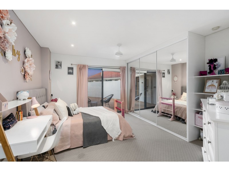 9 Goroka Court, Clear Island Waters QLD 4226