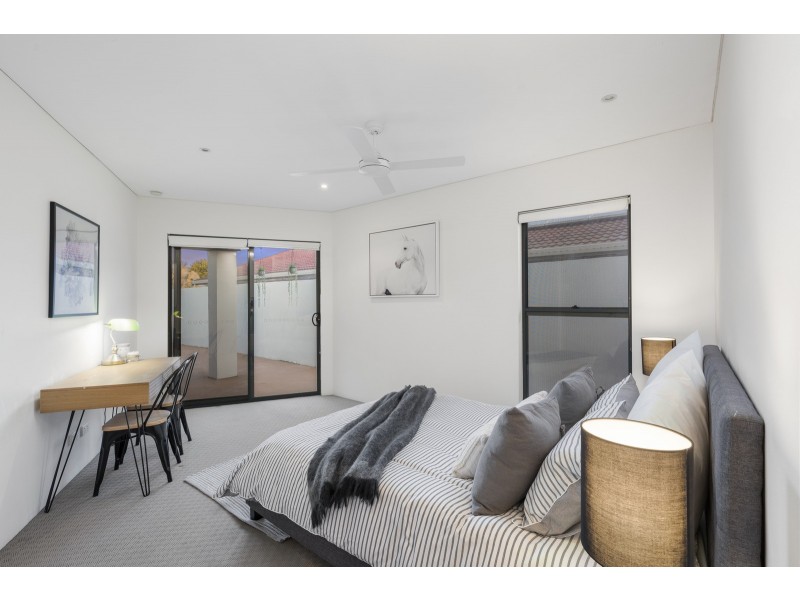 9 Goroka Court, Clear Island Waters QLD 4226