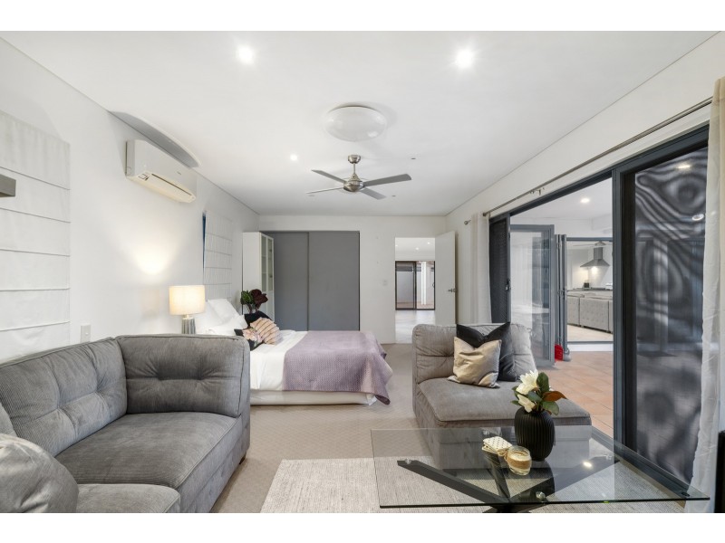 9 Goroka Court, Clear Island Waters QLD 4226