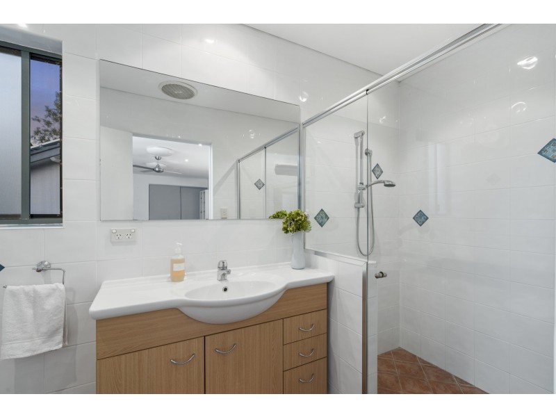 9 Goroka Court, Clear Island Waters QLD 4226